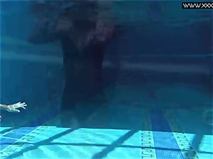 Tiffany Tatum undresses naked underwater